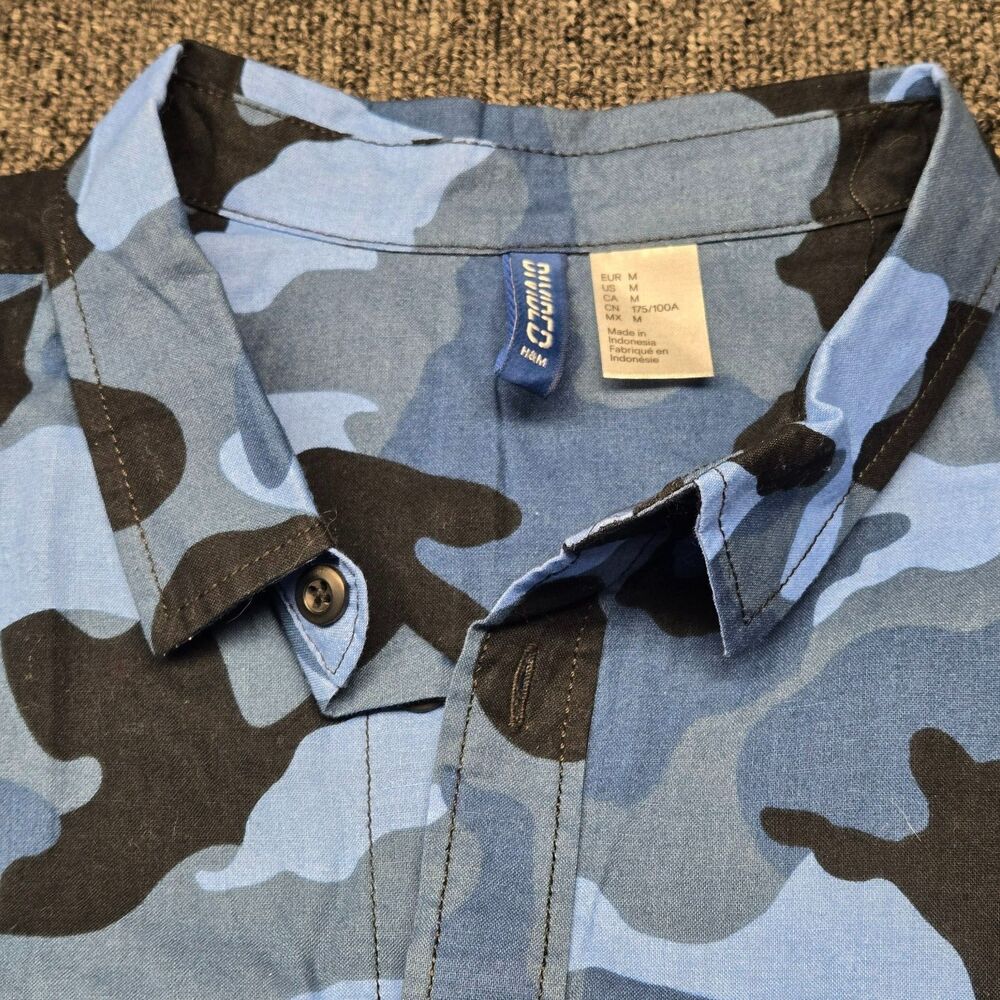 H&M Divided Button Up Men’s M Shirt Blue Gray Camouflage Short Sleeve Collared